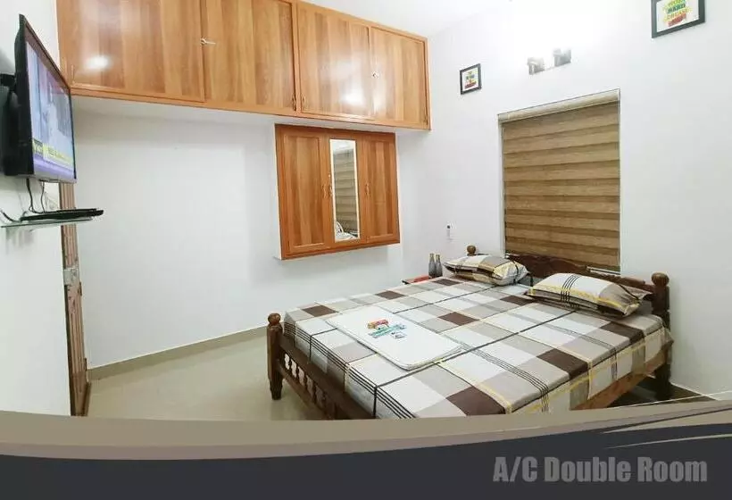 ホテル Poonkavanam Villa