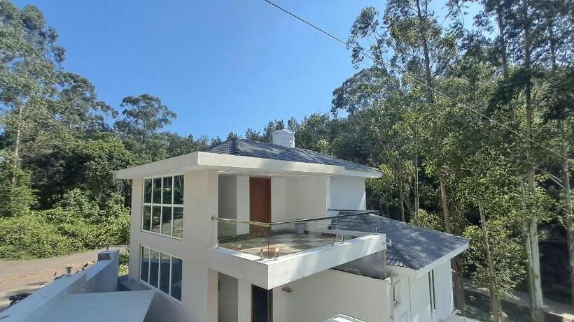 בית מלון כפרי Istays   Risi Villa, Yercaud