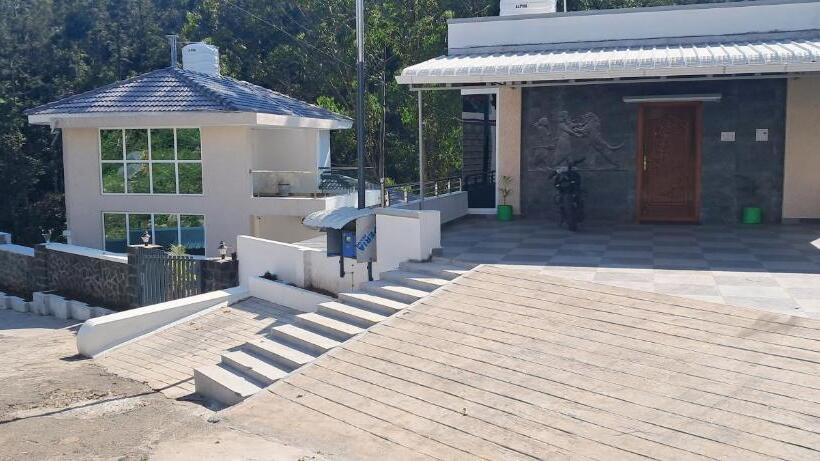 בית מלון כפרי Istays   Risi Villa, Yercaud