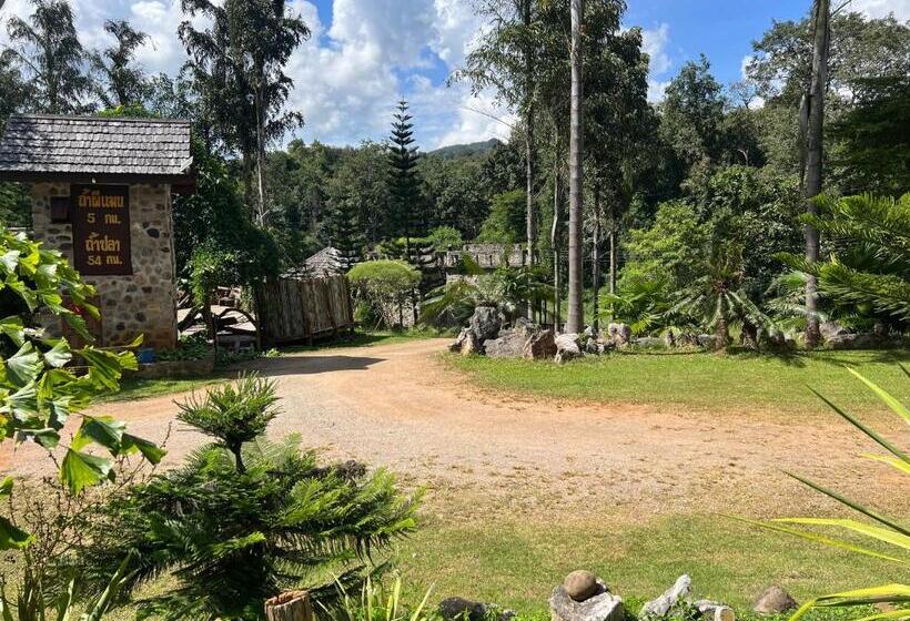 Pension (Hôtel basse catégorie) บ้านชนเผ่า แคมป์ปิ้ง แอ็น รีสอร์ต