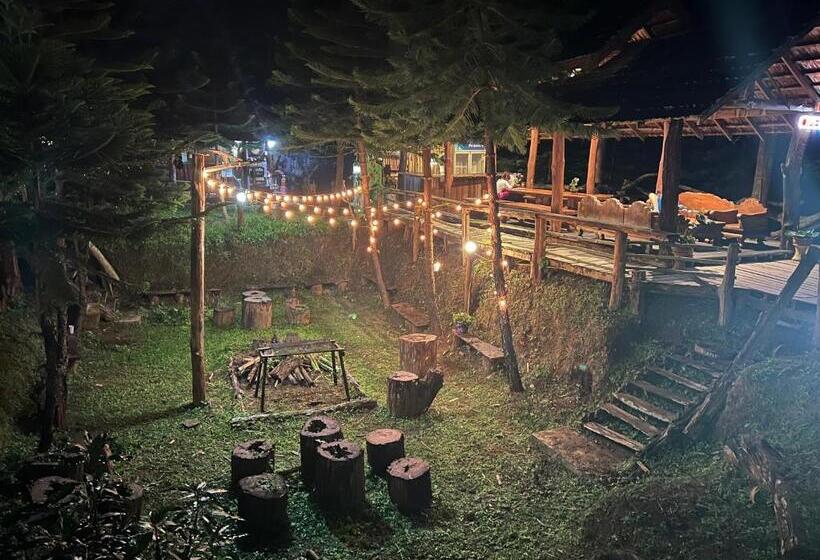 Pension (Hôtel basse catégorie) บ้านชนเผ่า แคมป์ปิ้ง แอ็น รีสอร์ต