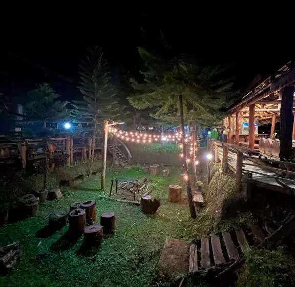 ペンション บ้านชนเผ่า แคมป์ปิ้ง แอ็น รีสอร์ต