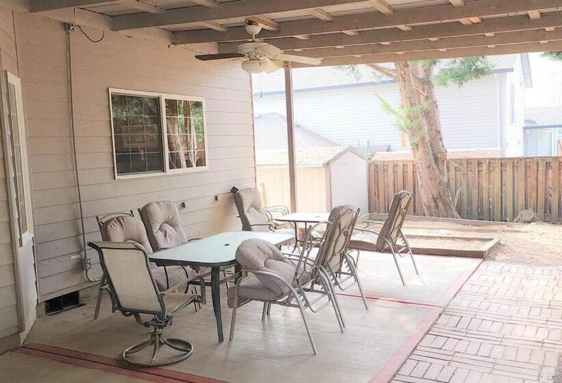 Пансион A Wine Country Home In Yamhill County