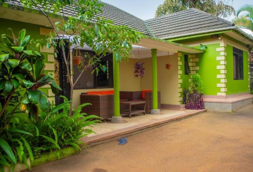 پانسیون Berengei Silverback Guesthouse And Homestay