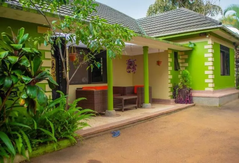 پانسیون Berengei Silverback Guesthouse And Homestay
