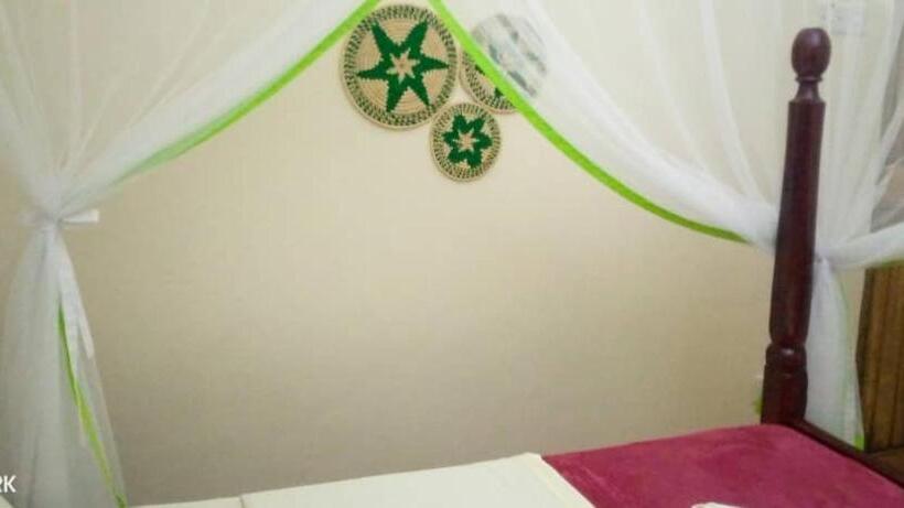 پانسیون Berengei Silverback Guesthouse And Homestay