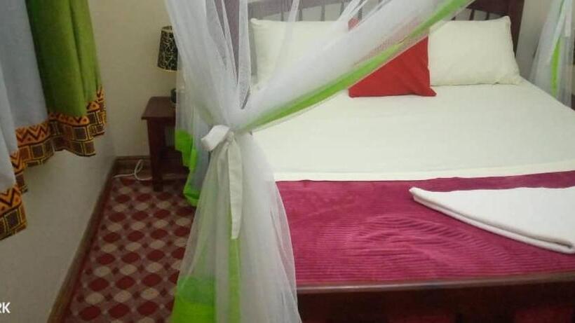 پانسیون Berengei Silverback Guesthouse And Homestay