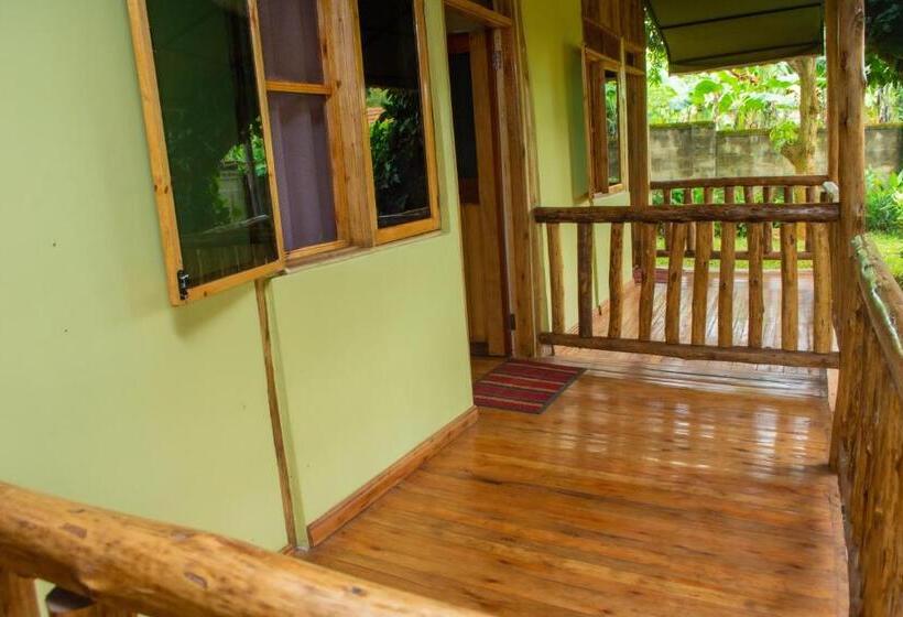 پانسیون Berengei Silverback Guesthouse And Homestay