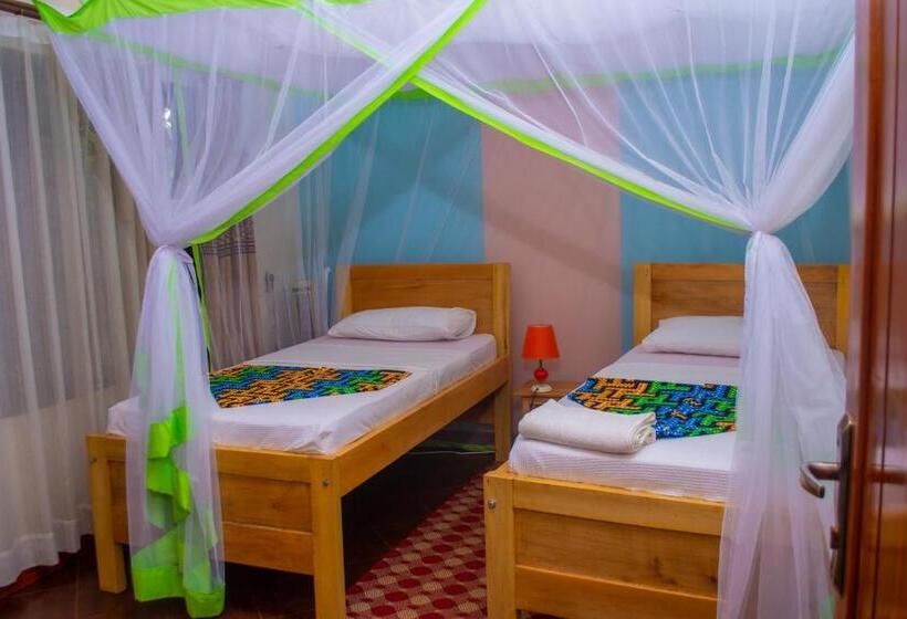 پانسیون Berengei Silverback Guesthouse And Homestay