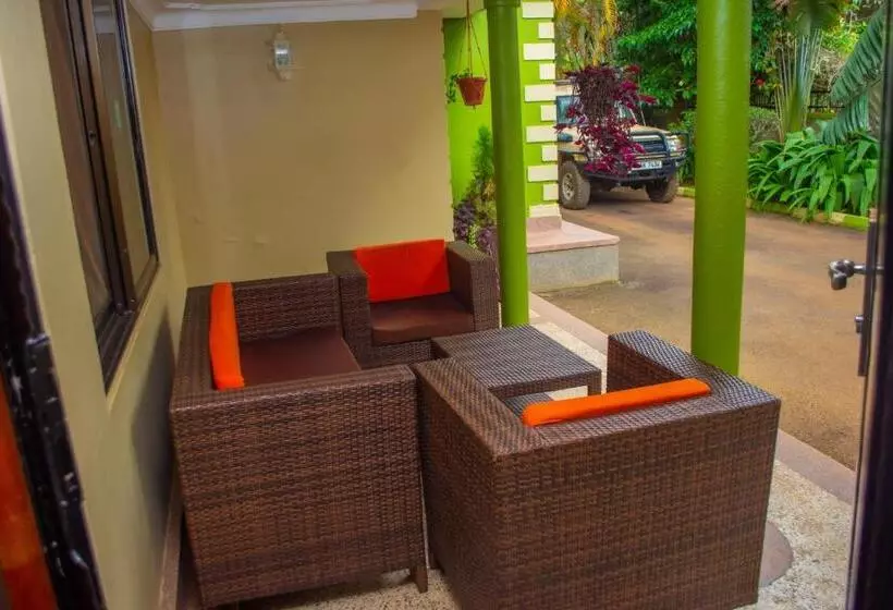 پانسیون Berengei Silverback Guesthouse And Homestay
