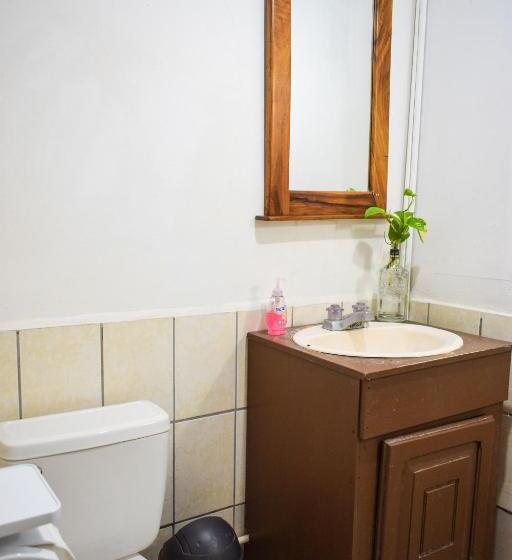 پانسیون Caprichos Rooms