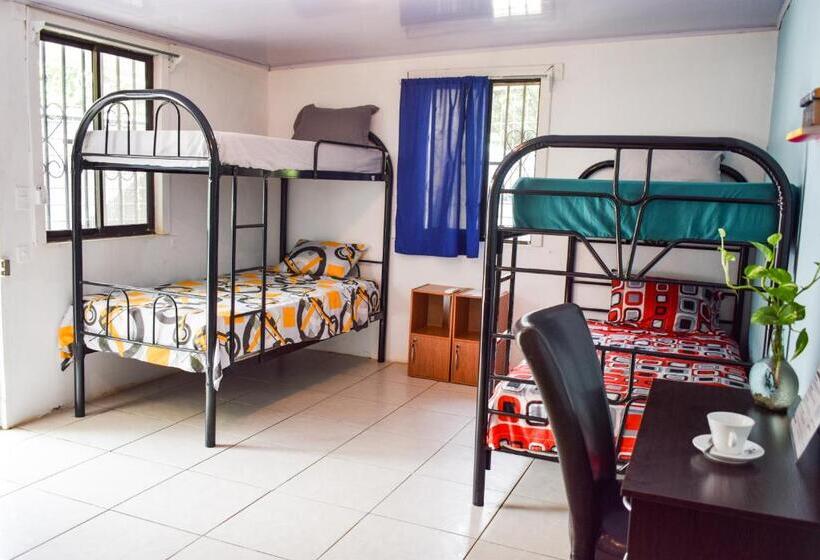 پانسیون Caprichos Rooms