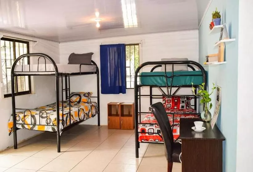 ペンション Caprichos Rooms