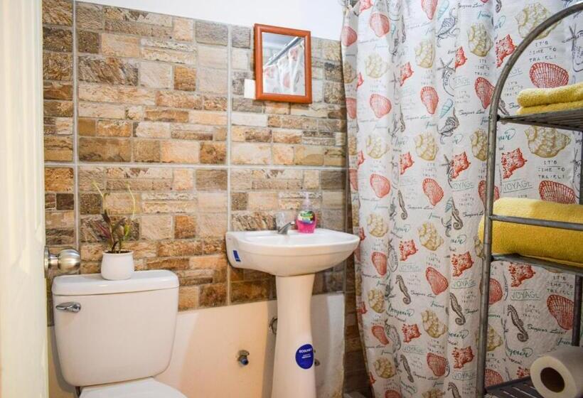 پانسیون Caprichos Rooms