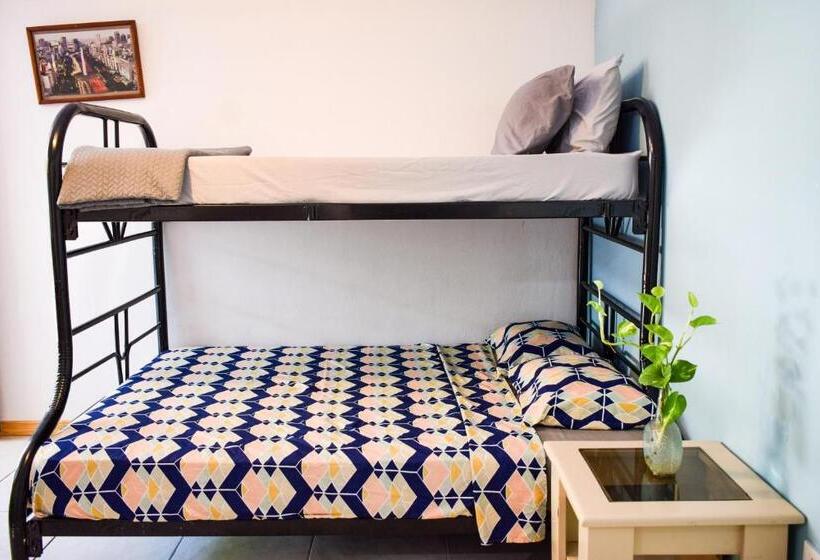 پانسیون Caprichos Rooms