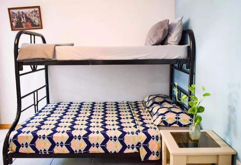 ペンション Caprichos Rooms