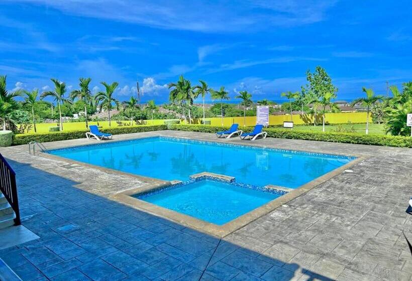 پانسیون Coastal Cay Villa