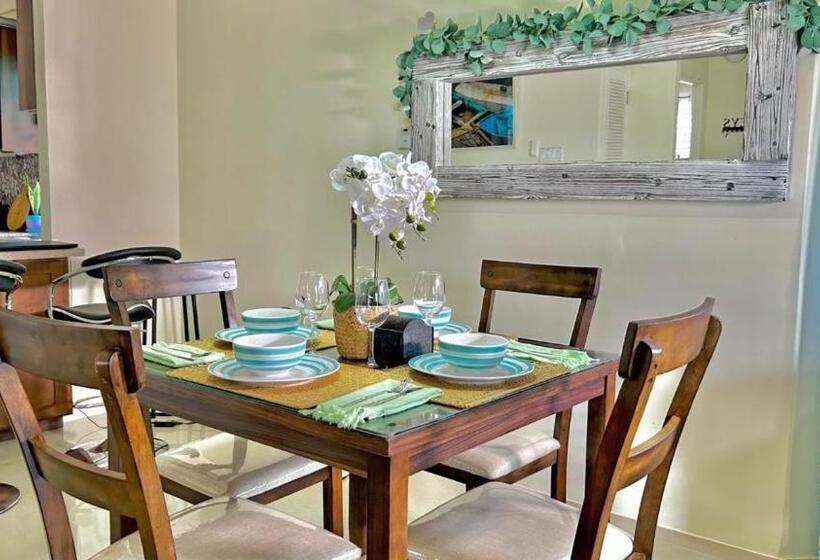 پانسیون Coastal Cay Villa