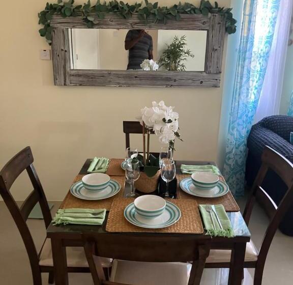 پانسیون Coastal Cay Villa