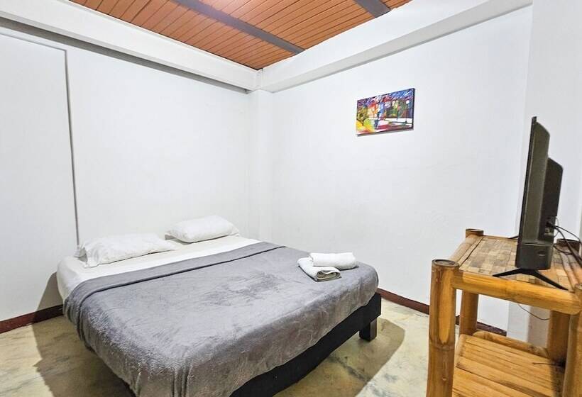 پانسیون La Mercedes Lite Hostal By Mh