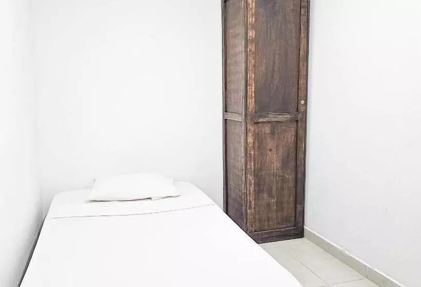 پانسیون La Mercedes Lite Hostal By Mh