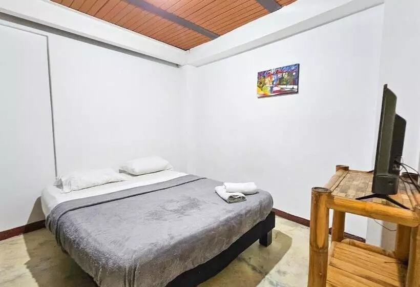 پانسیون La Mercedes Lite Hostal By Mh