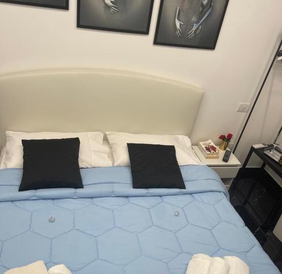 پانسیون Lux House Naples Airport