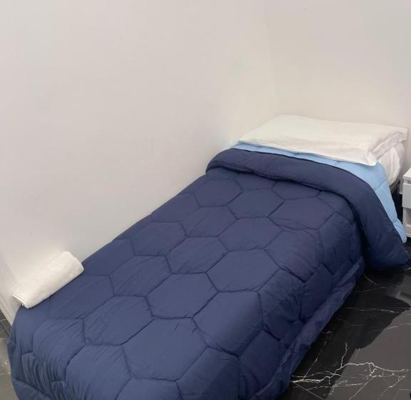 پانسیون Lux House Naples Airport