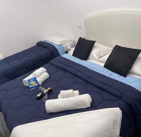 پانسیون Lux House Naples Airport