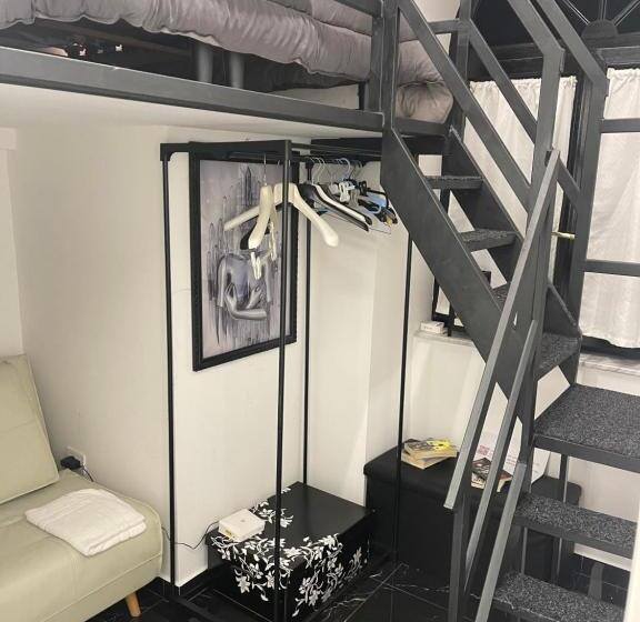 پانسیون Lux House Naples Airport