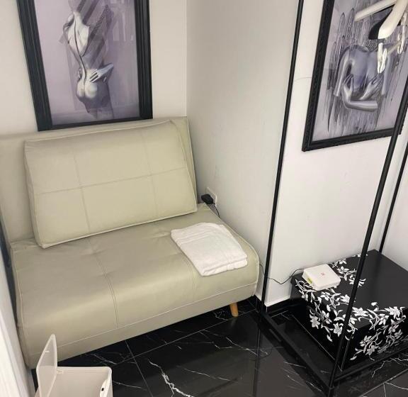 پانسیون Lux House Naples Airport