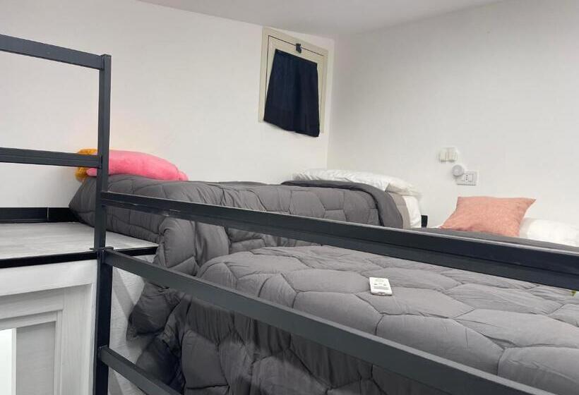 پانسیون Lux House Naples Airport