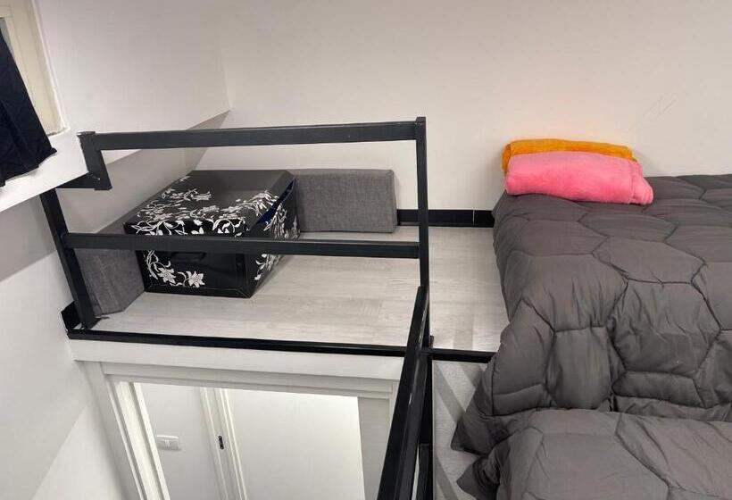 پانسیون Lux House Naples Airport