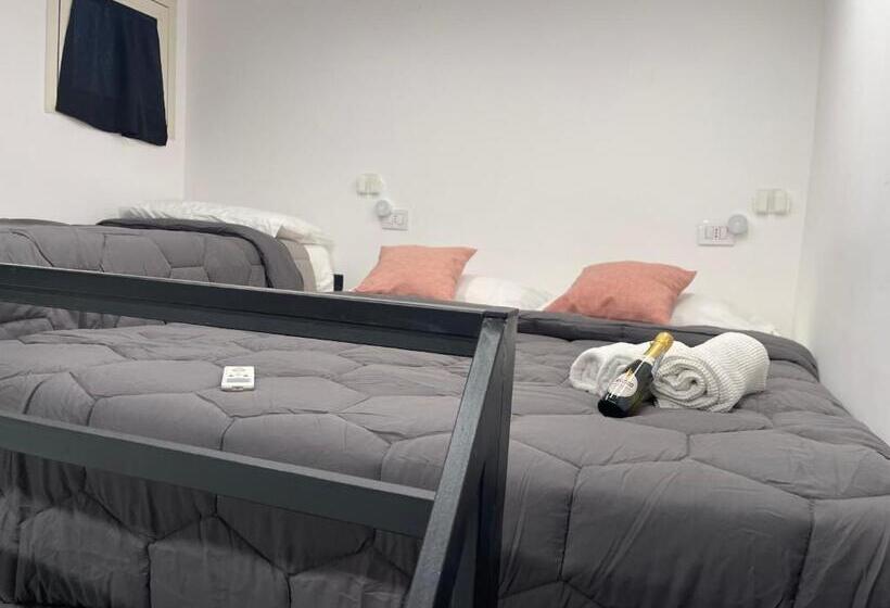 پانسیون Lux House Naples Airport