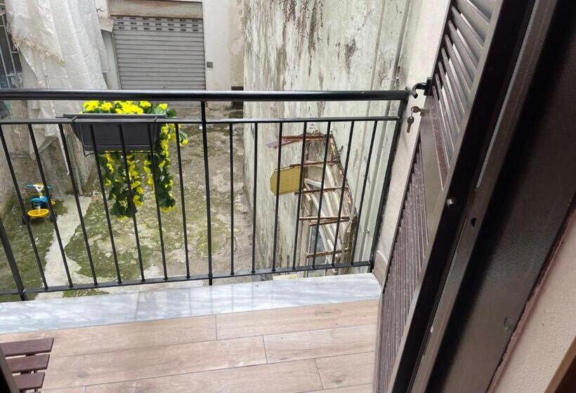 پانسیون Lux House Naples Airport