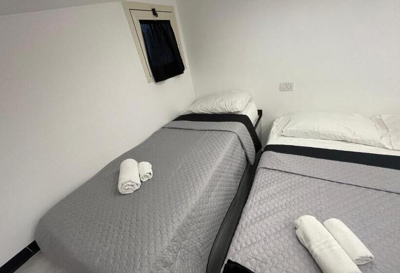 پانسیون Lux House Naples Airport