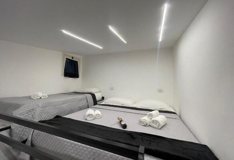 پانسیون Lux House Naples Airport