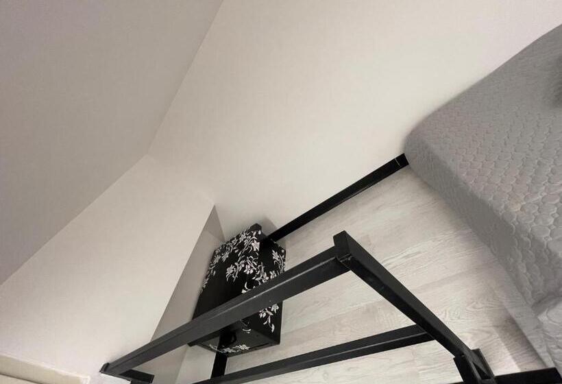 پانسیون Lux House Naples Airport