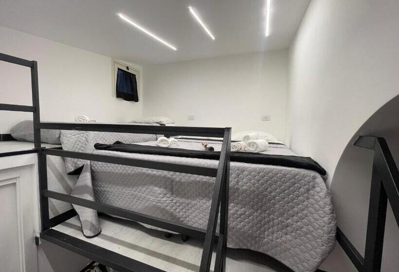 پانسیون Lux House Naples Airport