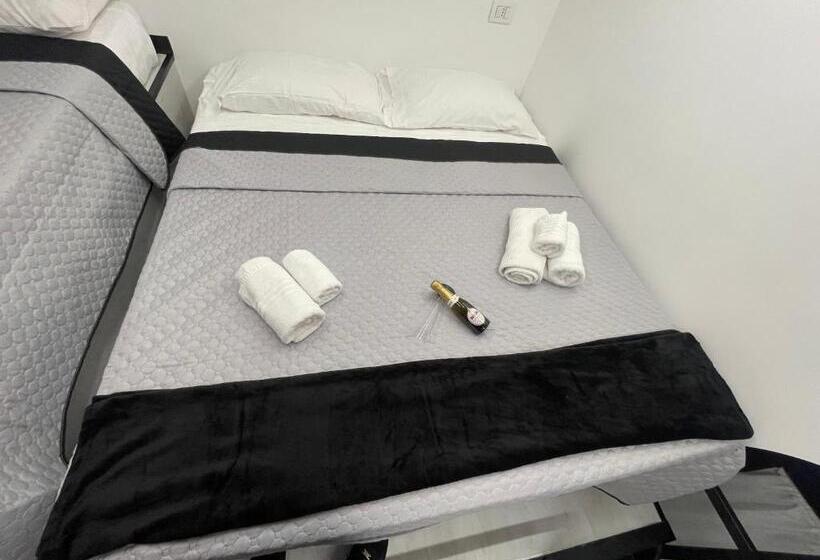 پانسیون Lux House Naples Airport