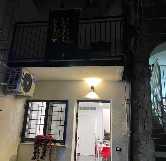 پانسیون Lux House Naples Airport