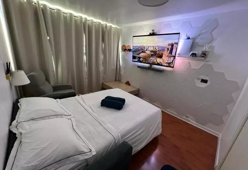 ペンション Private Room In A Shared Apartment Metro 7 And Tramway T3a