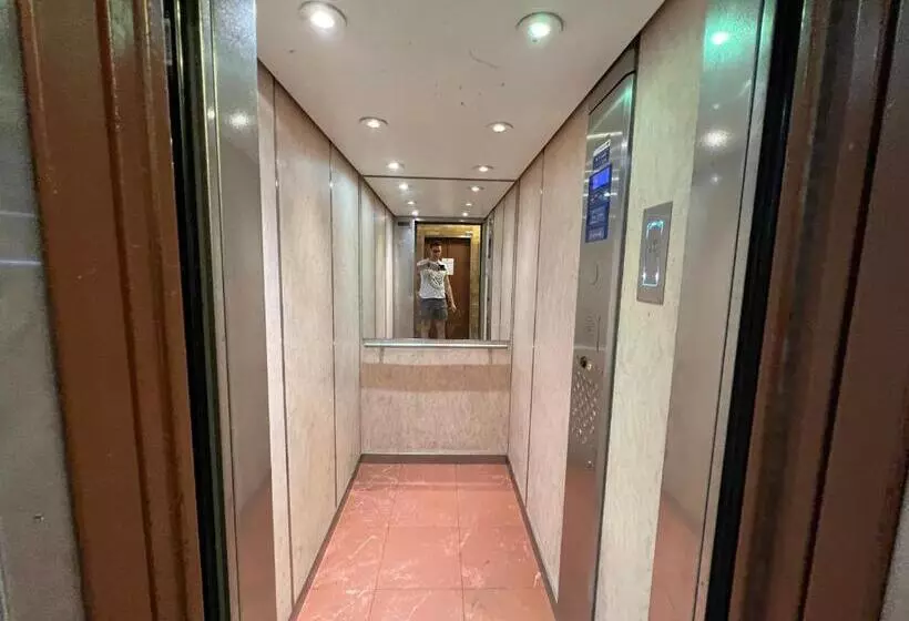 ペンション Private Room In A Shared Apartment Metro 7 And Tramway T3a