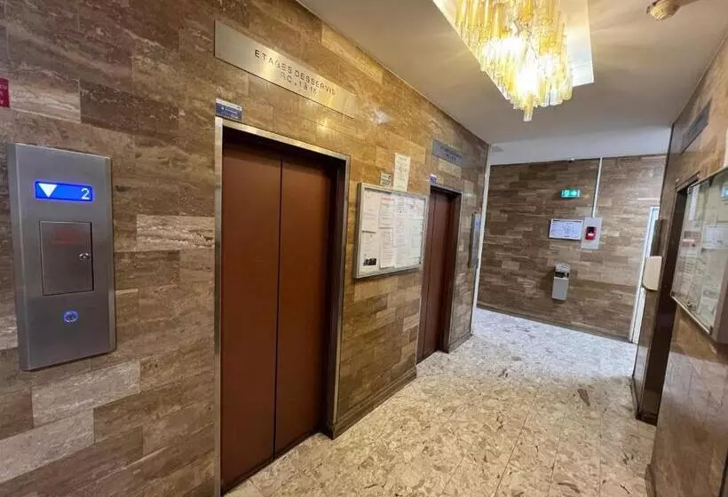 ペンション Private Room In A Shared Apartment Metro 7 And Tramway T3a