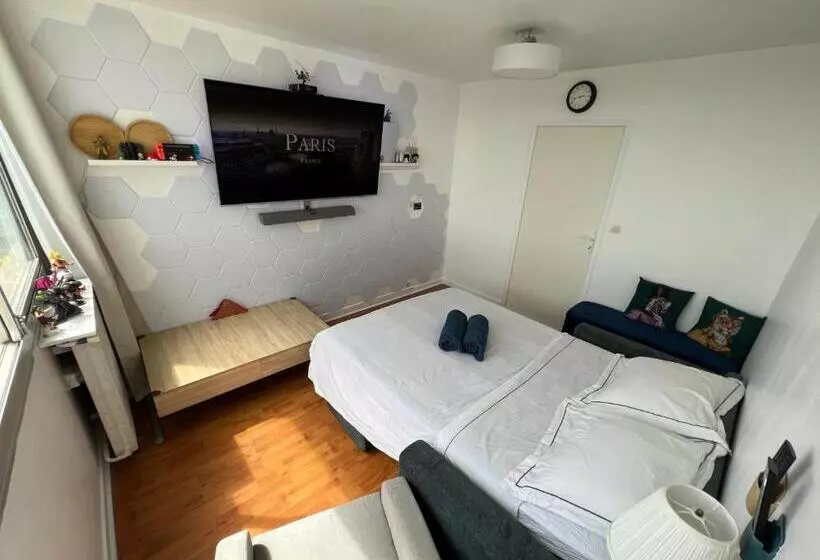 ペンション Private Room In A Shared Apartment Metro 7 And Tramway T3a