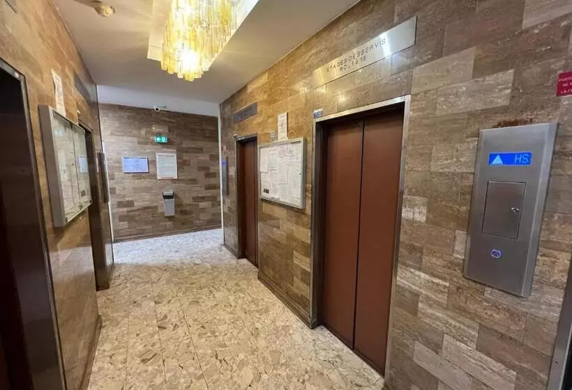 ペンション Private Room In A Shared Apartment Metro 7 And Tramway T3a