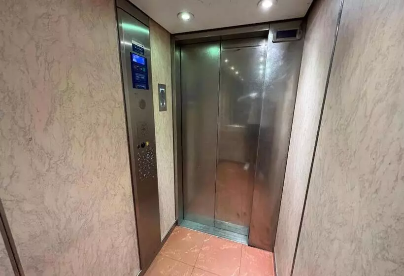 ペンション Private Room In A Shared Apartment Metro 7 And Tramway T3a