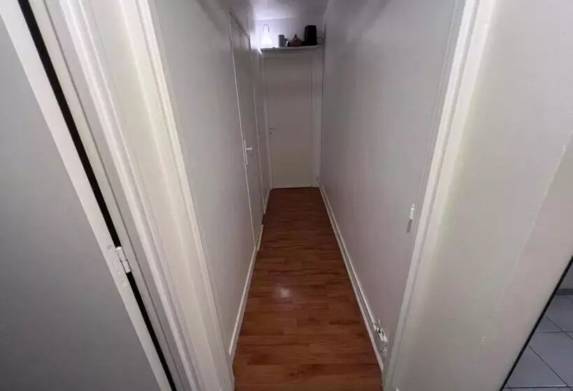 ペンション Private Room In A Shared Apartment Metro 7 And Tramway T3a
