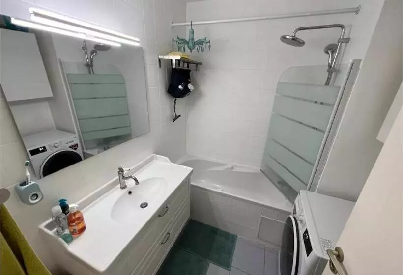 ペンション Private Room In A Shared Apartment Metro 7 And Tramway T3a