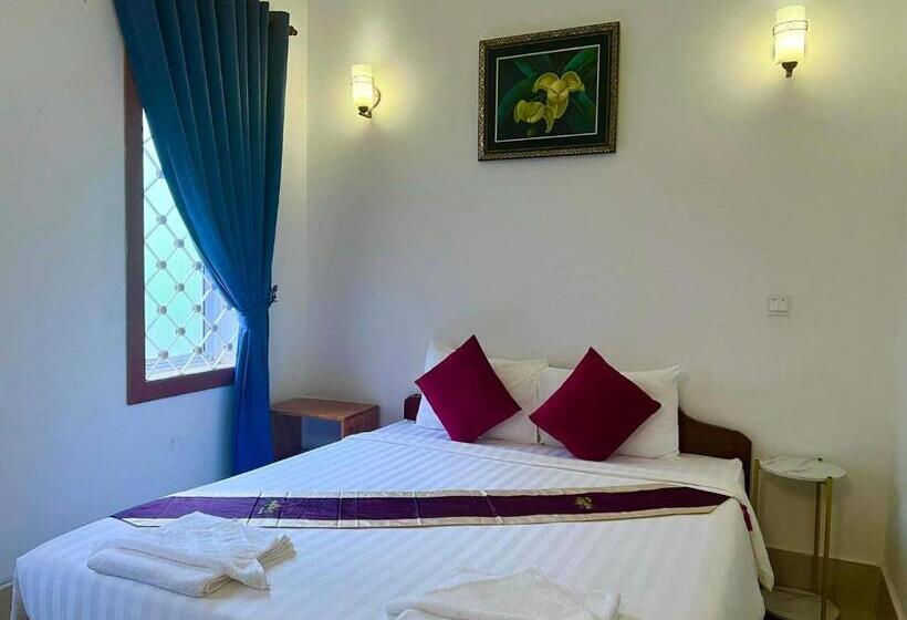 פנסיון Red Palace Villa